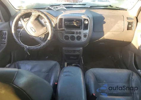 2004 Ford Escape Xlt z USA, uszkodzony, nr VIN 1FMYU03184KA97594